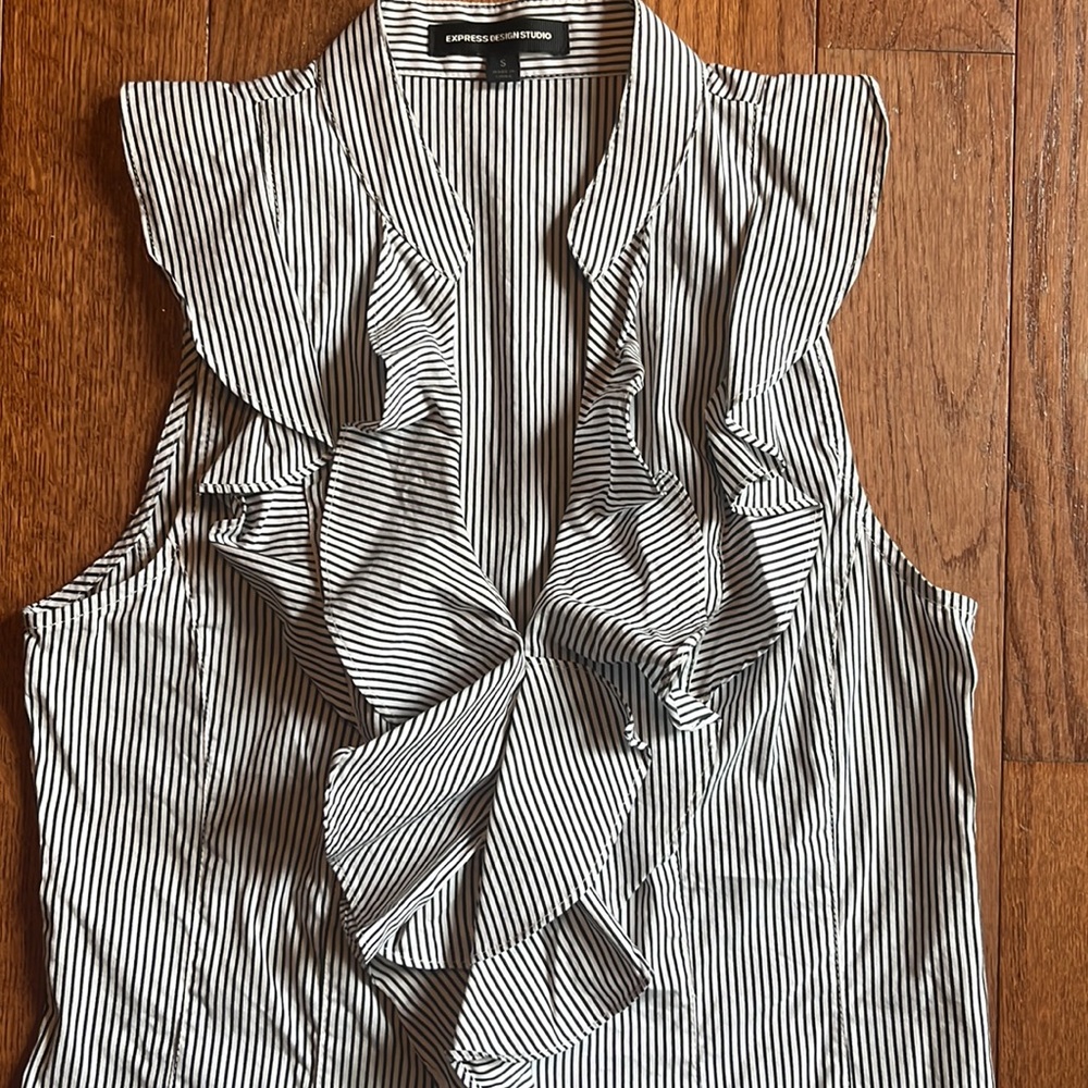 Express ruffle blouse size small - Picture 2 of 4